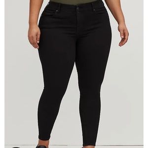Black Torrid Bombshell Skinny Jeans size 28